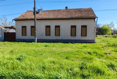 Casa modesta,de renovat!