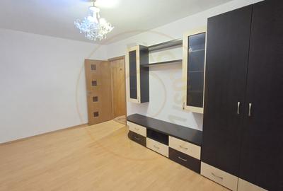 Apartament cu 2 camere semidecomandat în Craiovei