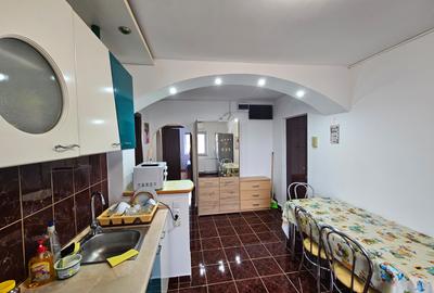 Apartament 3 camere, decomandat, etajul 4 din 4, cu pod, Girocului, comision 0% - 5