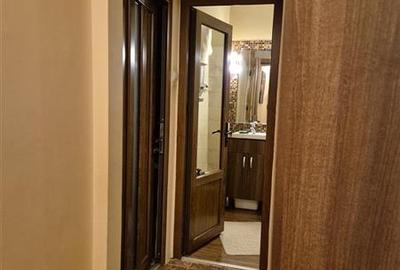 Decomandat cu 2 băi la etajul 3 - 7