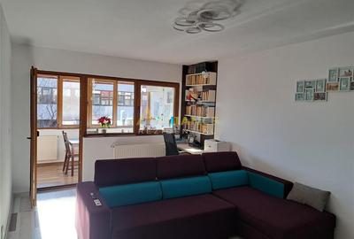 Apartament cu 3 camere decomandat, mobilat în Central