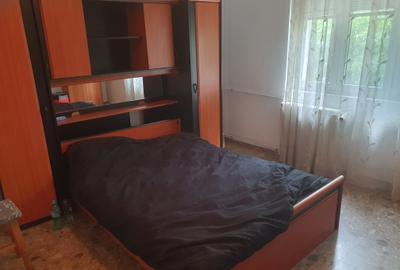 Vanzare 2 camere-2/8-decomandat-!3 Septembrie-Novaci-bl 89-reabilitat-114000 E - 2