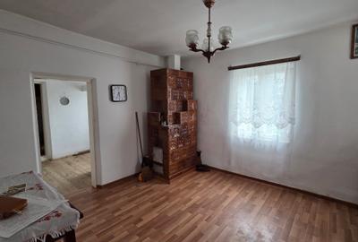 De vanzare casa din caramida in Sascut Targ cu deschidere la E85 - 3