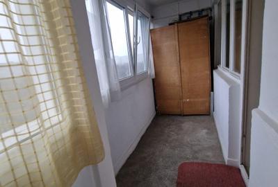 Piata Ramnicu Sarat - 3 camere decomandatE, 64 mp, balcon, etaj 5/10, metrou - 9