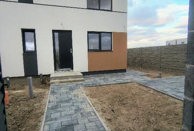 Duplex cu 4 camere în Moșnița Nouă