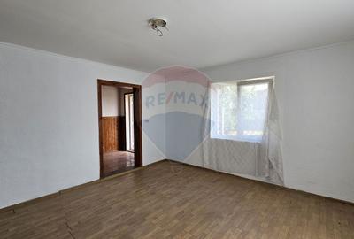 Casă  cu 3 camere, teren intravilan de 1300mp în Ipotești Tișăuți, SV - 13