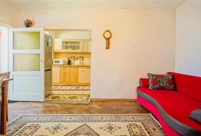 Casa spatioasa, ideala pentru 2 familii sau investitie. 2 corpuri de cladire, ga - 6