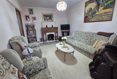 Apartament cu 3 camere decomandat în Colentina