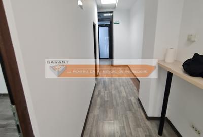 Inchiriez spatiu comercial ,  central, etaj 1, multifunctional , 220 mp, parcare - 10