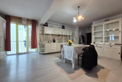 Apartament cu 3 camere semidecomandat în Calea Turzii