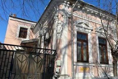 Casă cu 7 camere în Armeneasca