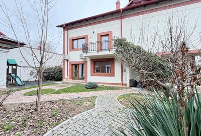 Casă cu 8 camere în Andronache