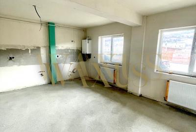 Apartament cu 3 camere semidecomandat în Florești