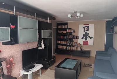 Bloc din 1990 - Bd Poitiers Etajul 1 - Apartament 3 camere - 5