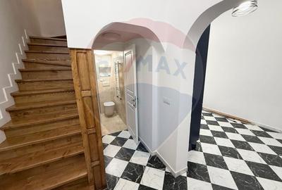 Apartament 4 camere, pe 2 niveluri si curte comuna în Centru - 14