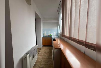 FARA COMISION ! Apartament 2 camere, etaj 3/4, strada Eroilor - 4