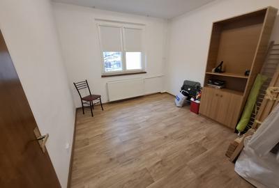 Birou 4 camere Piata Sudului ,2 bai ,10 min metrou , AC , lumini LED - 10