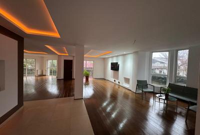 Vilă spațioasă  cu 12 camere de  închiriat situată în localitatea Eforie Nord - 1