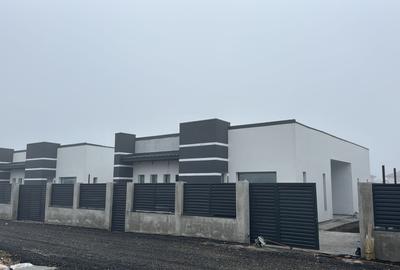 Casă cu 4 camere în Berceni