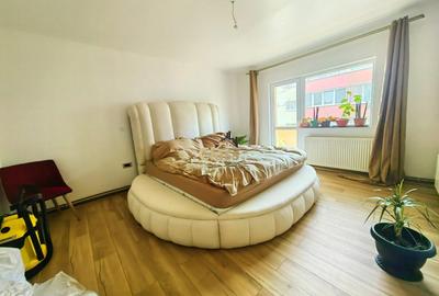 Apartament cu 3 camere decomandat în Zorilor