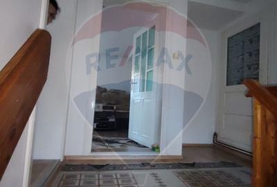 Case cu 7 camere de vânzare în comuna Panaci, sat Drăgoiasa. - 15