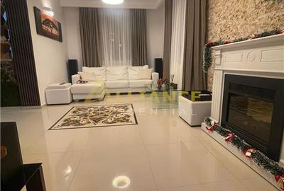 Apartament cu 3 camere decomandat, mobilat în Central
