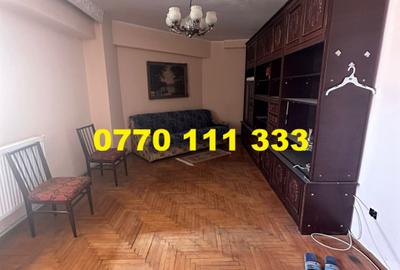Apartament cu 3 camere decomandat în Călărași