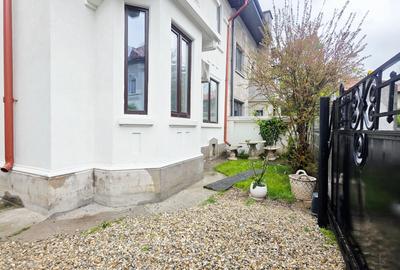 Închiriere Vilă   | 8 camere  | Zona Capitale - 2