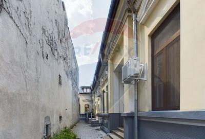 De vanzare Casa Vila București S+P+M in Sector 1 - 6