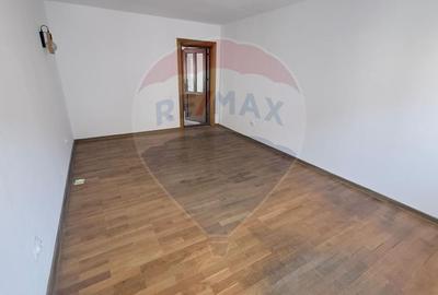 2 camere, central, A.I Cuza ideal pentru firmă, liber - 1