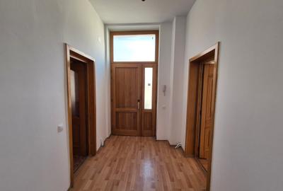 Birou, 71 mp în Central