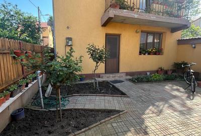 Casă individuală cu 10 camere în Rovine
