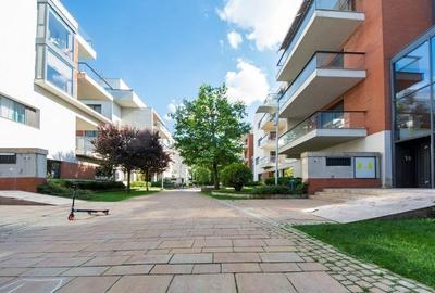 Apartament cu 4 camere decomandat în Capitale