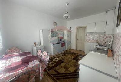 Casa cu 2 camere de inchiriat in zona Dambu Rotund - 4
