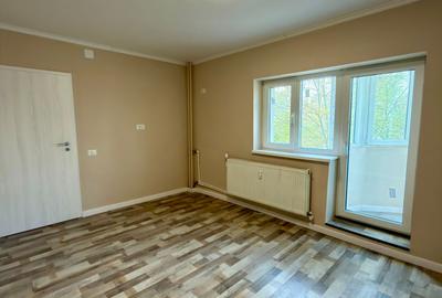 Apartament de vânzare 3 Camere | Apărătorii Patriei – 74 mp - renovat | Metrou - 6