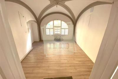 Spatiu comercial cu 2 camere in zona Centrala - 1