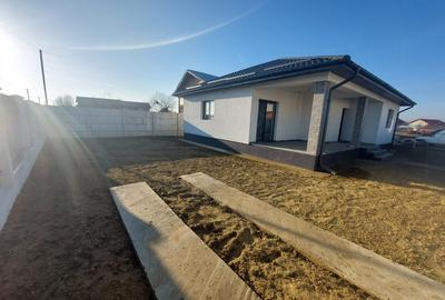 Casă individuală cu 3 camere în Domnești