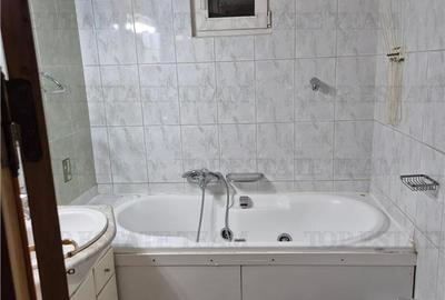 Apartament spatios cu 4 camere plus boxa accesibila din interior. - 12