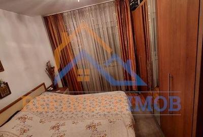 Apartament de vanzare cu 3 camere, 2 gr sanitare - zona 13 Septembrie - 3