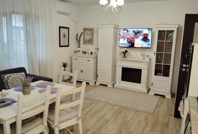 Apartament cu 3 camere semidecomandat, mobilat în Bucium