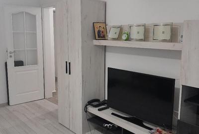 Apartament cu 2 camere decomandat, mobilat în Vatra Luminoasă