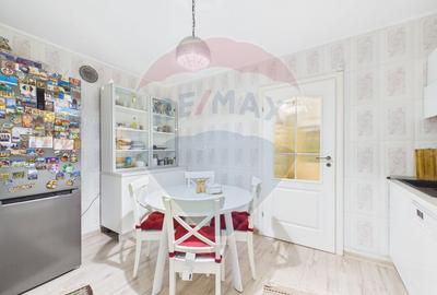 Apartament cu 4 camere de vanzare, Centrala proprie, 13 Septembrie - 7