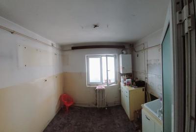 Apartament 4 camere Nicolina-Rond Vechi-Lidl, necesita renovare - 4