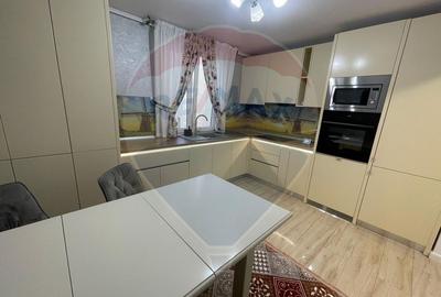 Apartament cu 3 camere de închiriat în zona Precista - 26