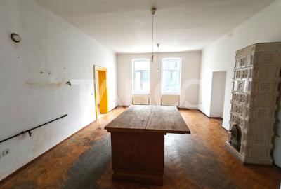 Spatiu de inchiriat in curte proprie - zona Lupeni - Comision 0 - 11