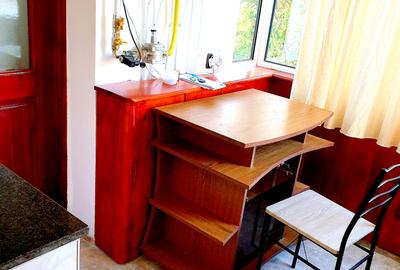 Apartament cu 2 camere decomandat, mobilat în
