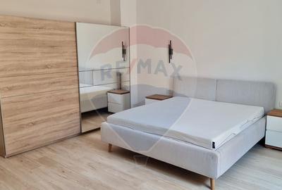 Apartament cu 2 camere decomandat, mobilat în Central