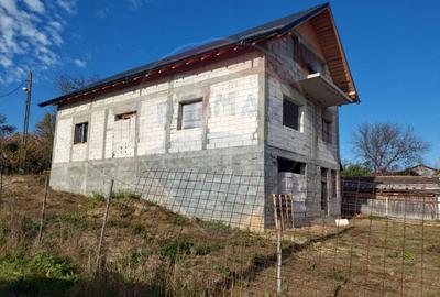 Casa la rosu de vanzare in Caiuti, Bacau - 3