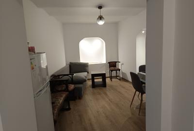 Apartament cu 2 camere semidecomandat, mobilat în Unirii