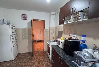 Apartament 3 camere cf 1 decomandat zona Micro 3 - 6